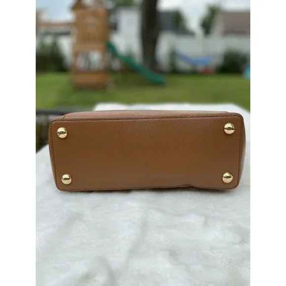 NWT MICHAEL Michael Kors Jet Set East West Top Zip - Picture 5 of 6